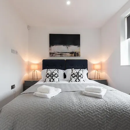 High-End Luxury Apartments - Free Parking And Wifi Included! Staines-upon-Thames Exterior photo