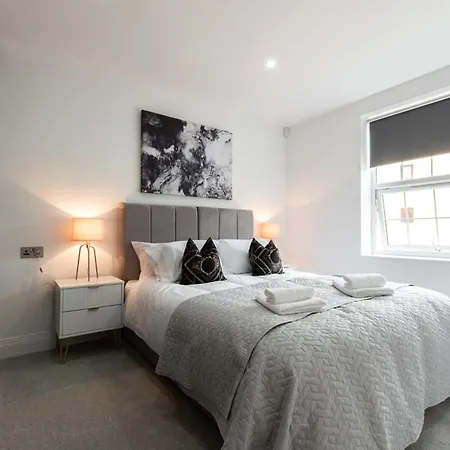 High-End Luxury Apartments - Free Parking And Wifi Included! Staines-upon-Thames Exterior photo