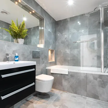 High-End Luxury Apartments - Free Parking And Wifi Included! Staines-upon-Thames Exterior photo