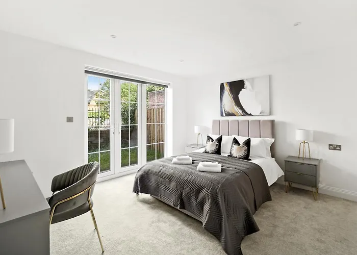 High-End Luxury Apartments - Free Parking And Wifi Included!