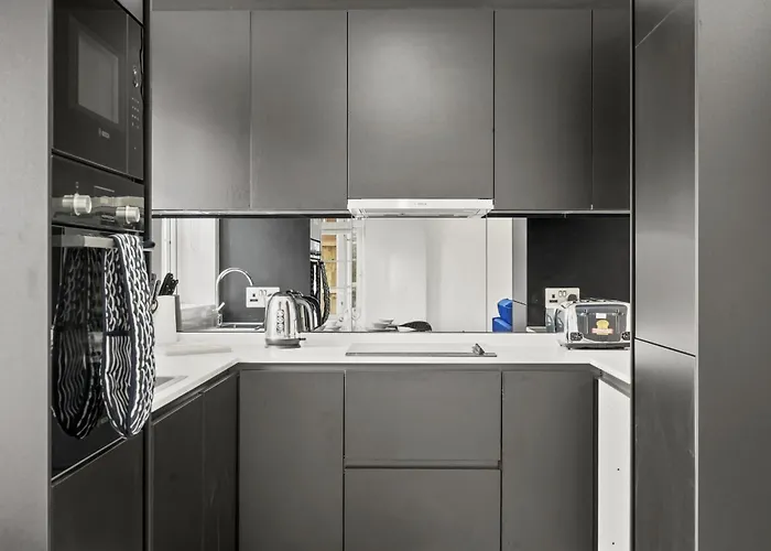 High-End Luxury Apartments - Free Parking And Wifi Included!