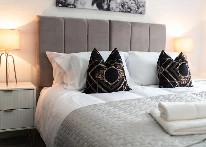 High-End Luxury Apartments - Free Parking And Wifi Included!