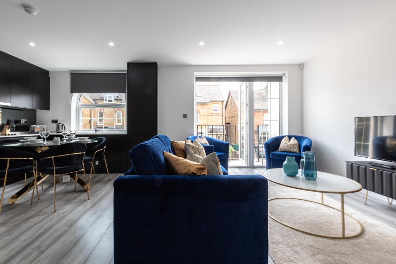 High-end Luxury - Free Parking And Wifi Included! Apartment Staines-upon-Thames