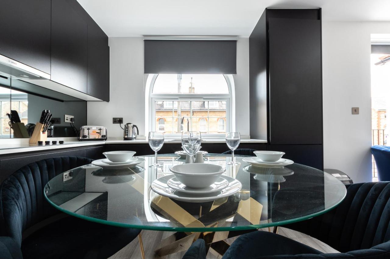High-end Luxury - Free Parking And Wifi Included! Staines-upon-Thames