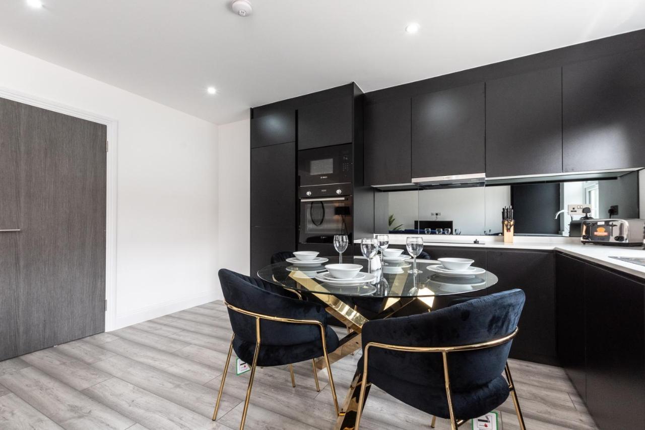 High-end Luxury - Free Parking And Wifi Included! *
