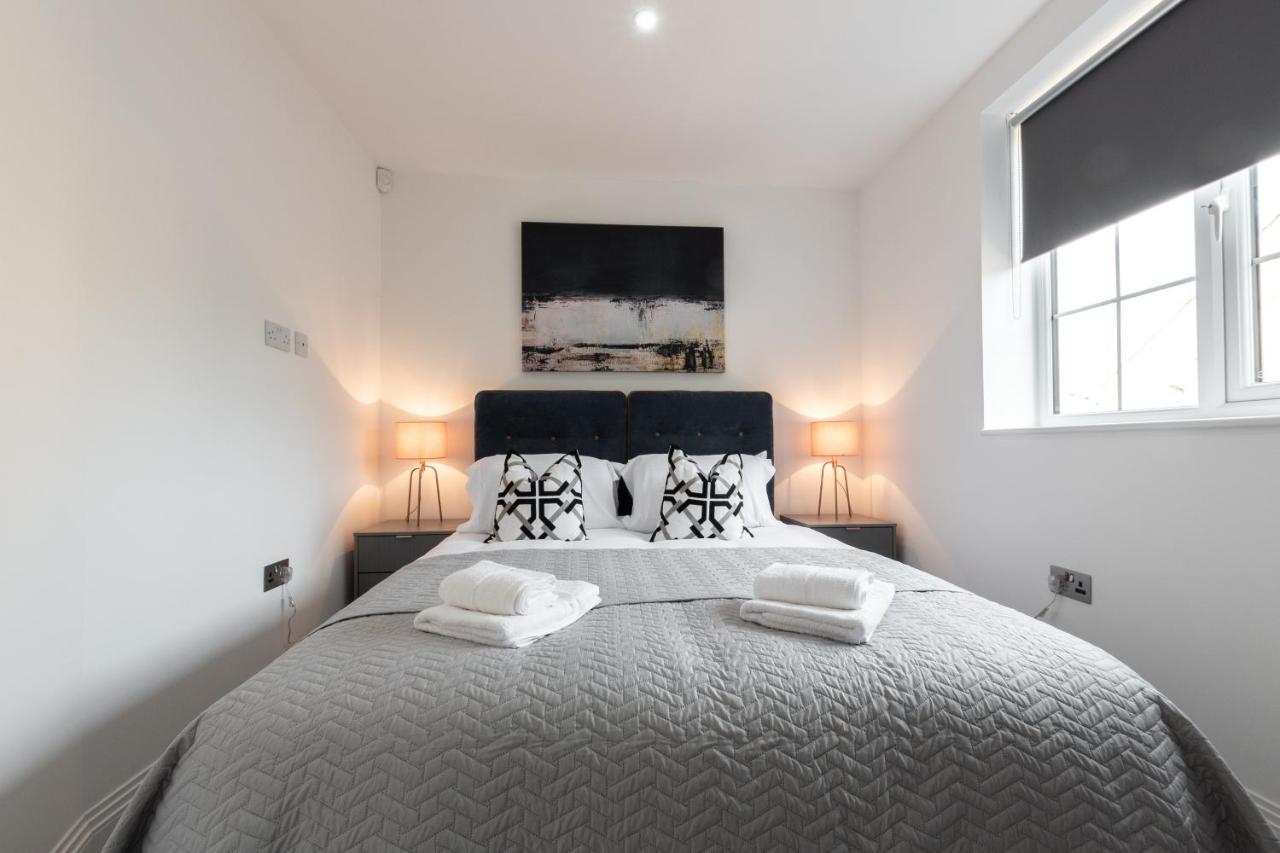 High-end Luxury - Free Parking And Wifi Included! Staines-upon-Thames