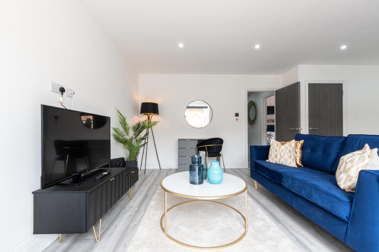 High-end Luxury - Free Parking And Wifi Included! Staines-upon-Thames
