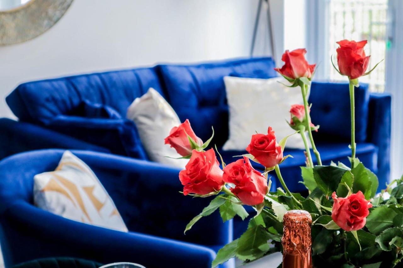 High-end Luxury - Free Parking And Wifi Included! Staines-upon-Thames