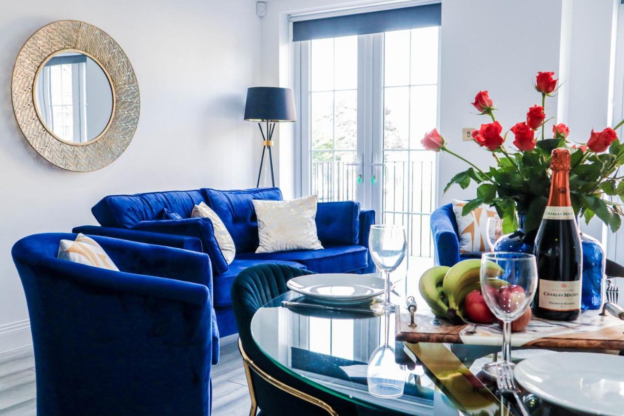High-end Luxury - Free Parking And Wifi Included! Staines-upon-Thames