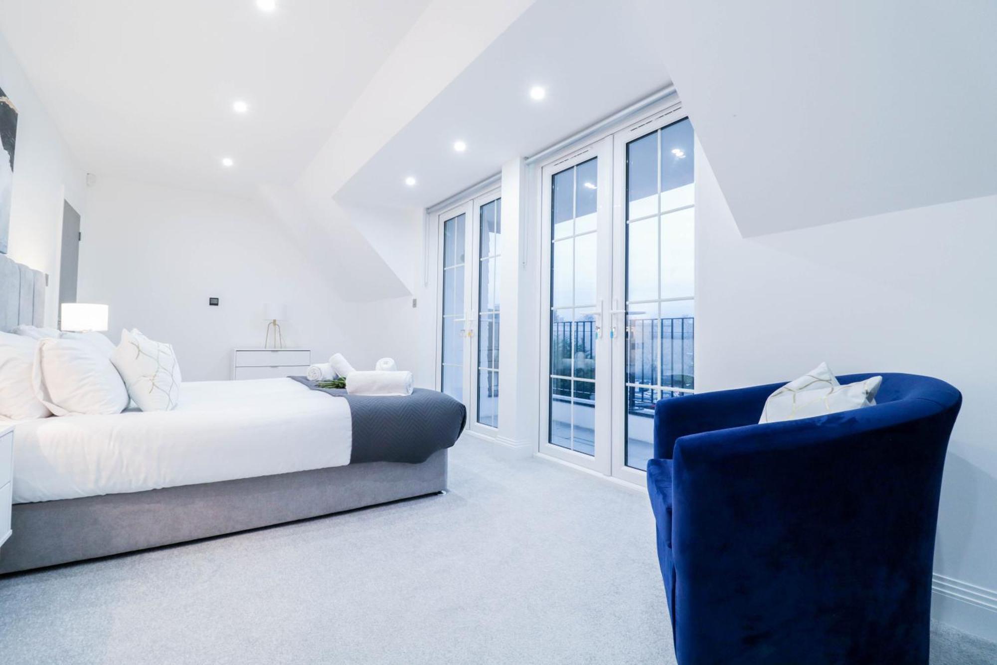 High-end Luxury - Free Parking And Wifi Included! Staines-upon-Thames