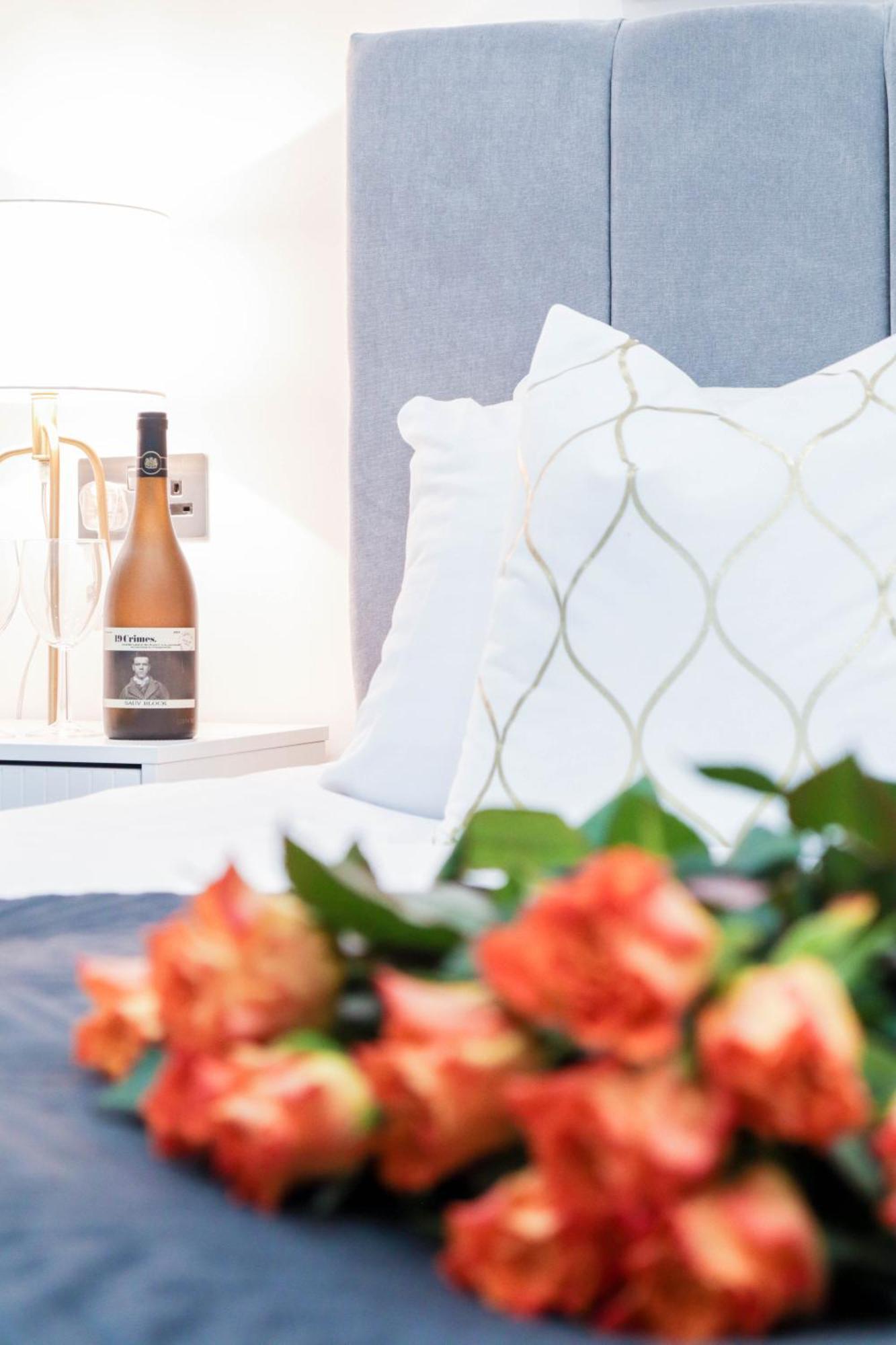 High-end Luxury - Free Parking And Wifi Included! Apartment