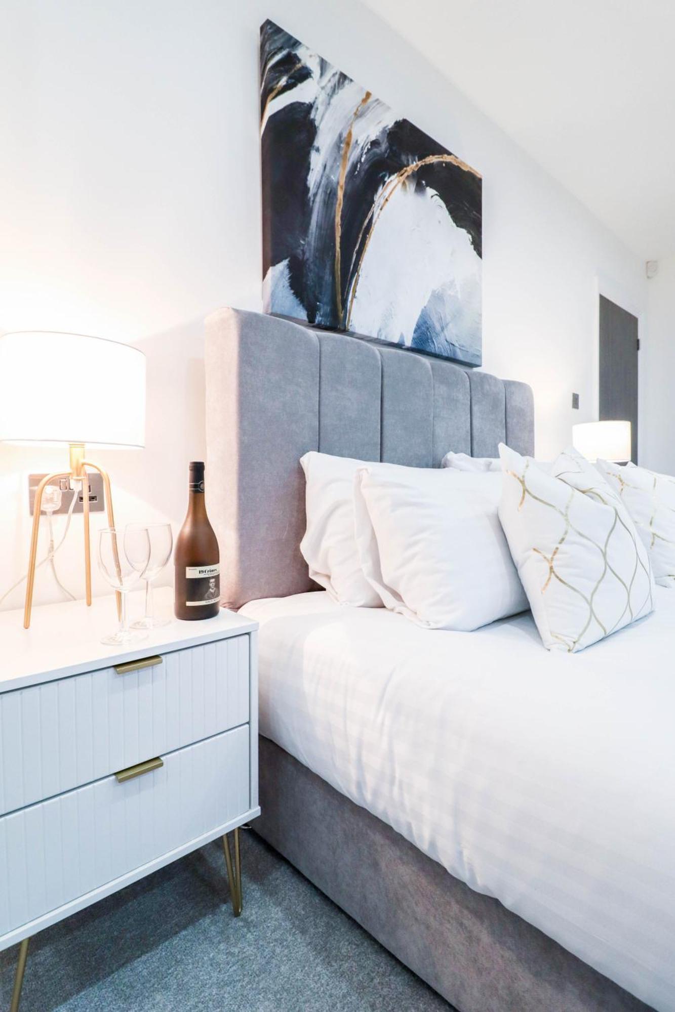 High-end Luxury - Free Parking And Wifi Included! Apartment *
