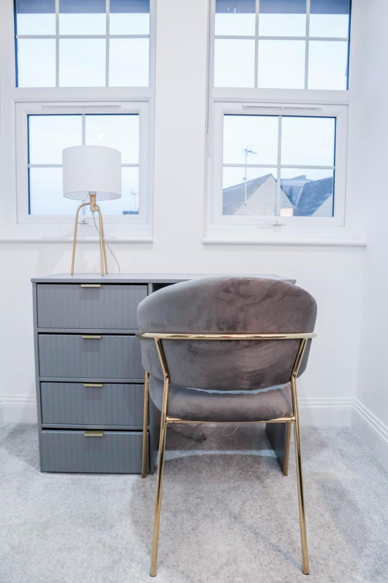 High-end Luxury - Free Parking And Wifi Included! *