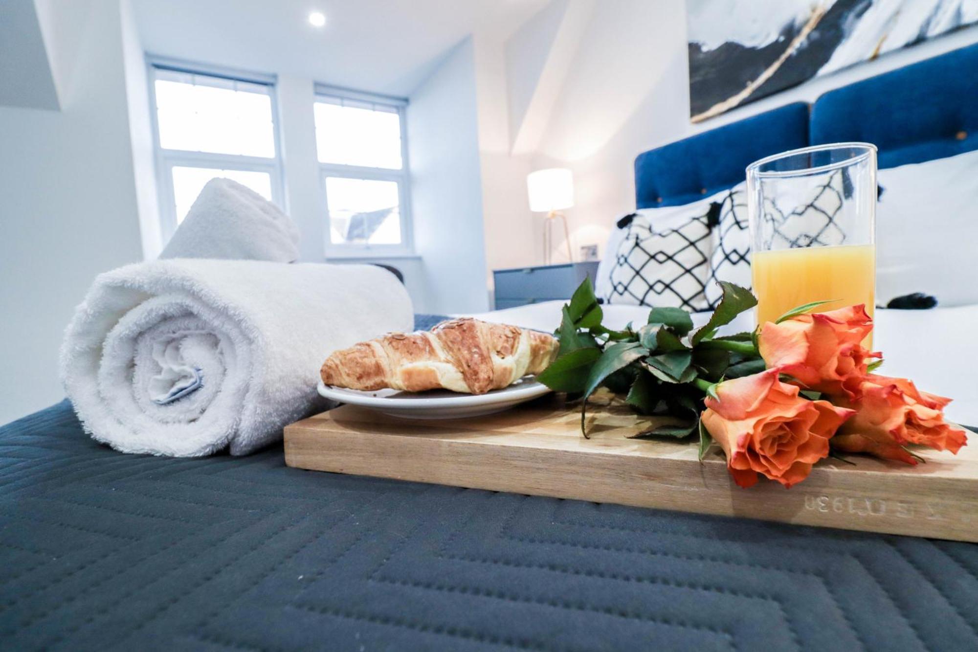 High-end Luxury - Free Parking And Wifi Included! * Staines-upon-Thames