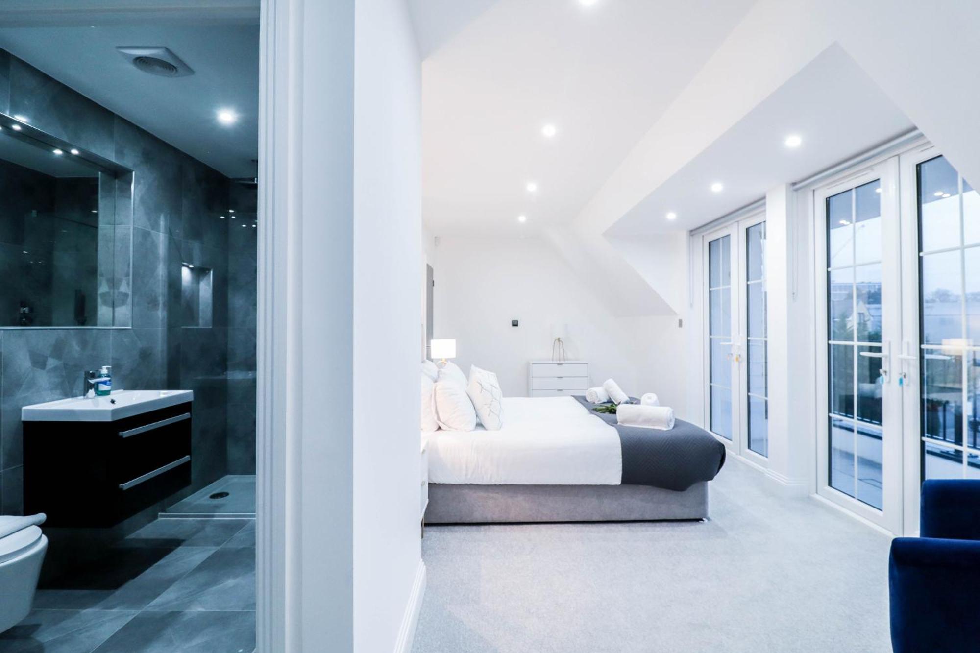 High-end Luxury - Free Parking And Wifi Included! Apartment