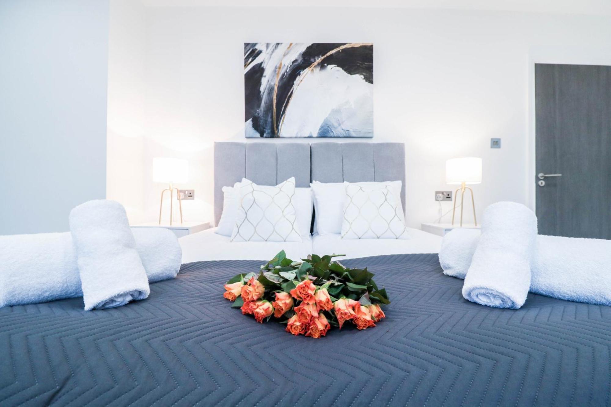 High-end Luxury - Free Parking And Wifi Included! *