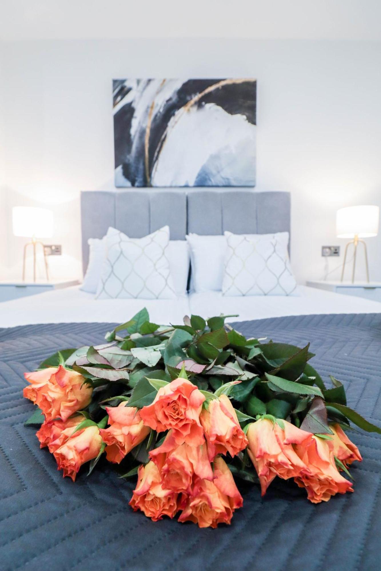 High-end Luxury - Free Parking And Wifi Included! * Staines-upon-Thames