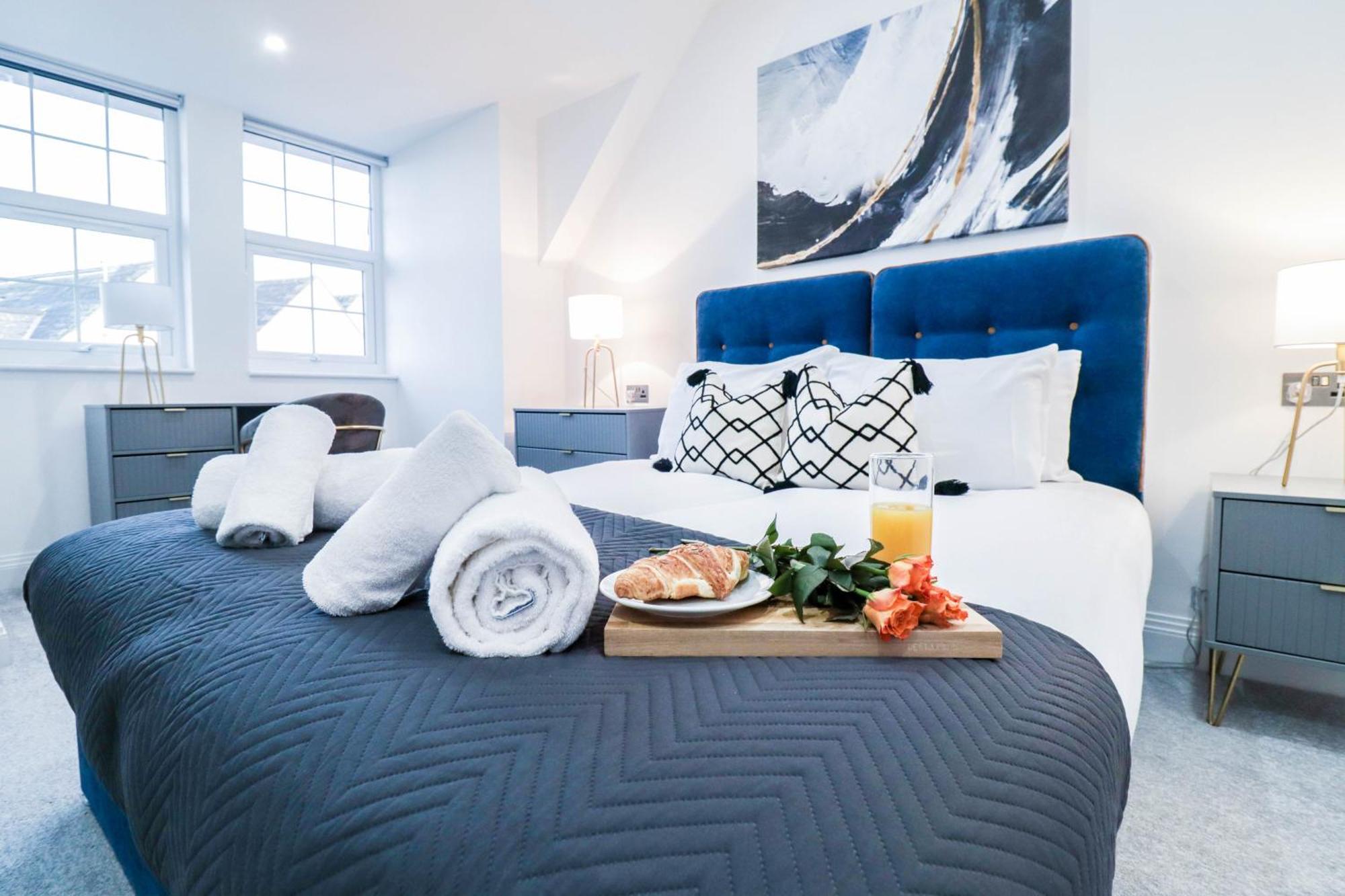High-end Luxury - Free Parking And Wifi Included! Apartment Staines-upon-Thames