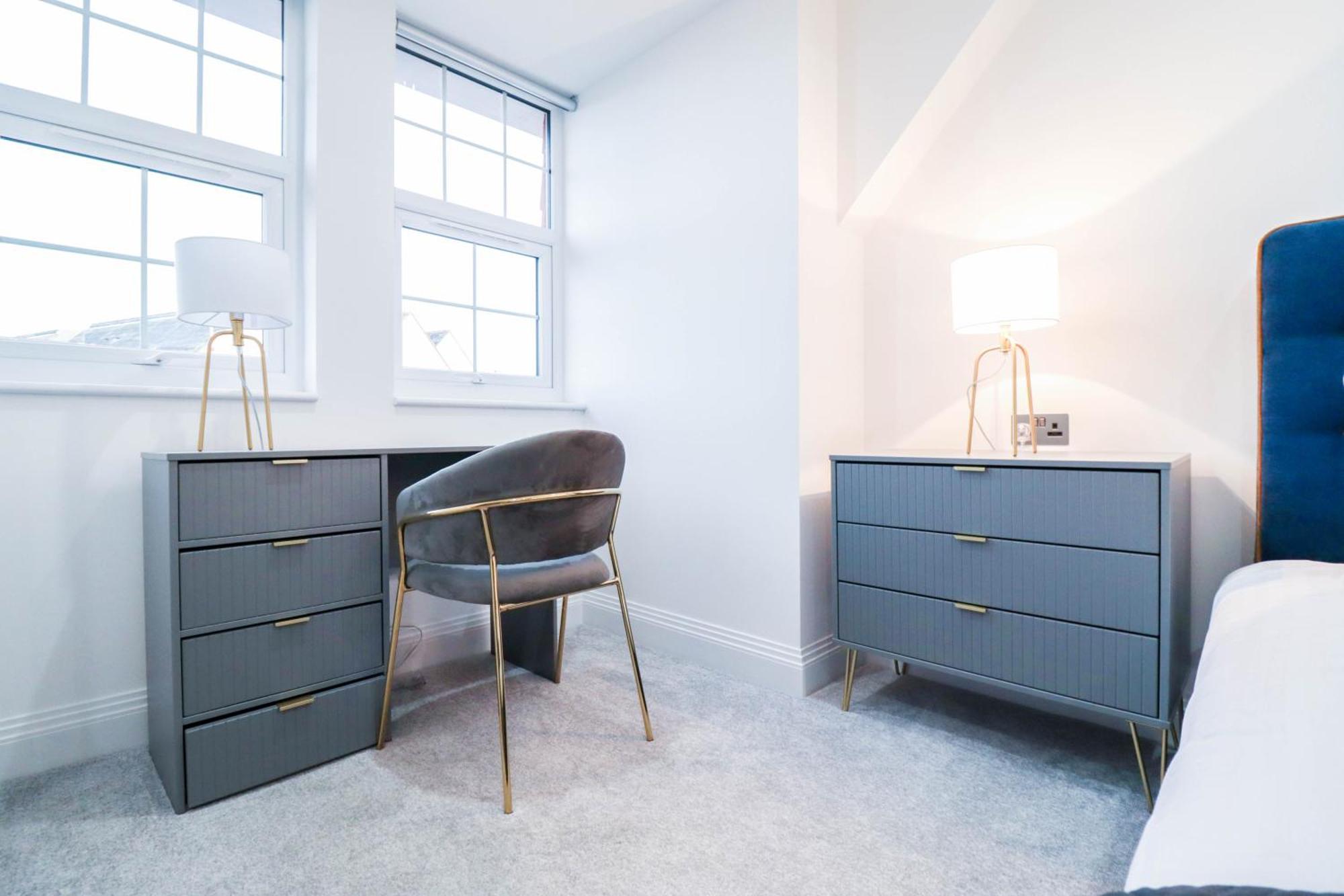 High-end Luxury - Free Parking And Wifi Included! Staines-upon-Thames