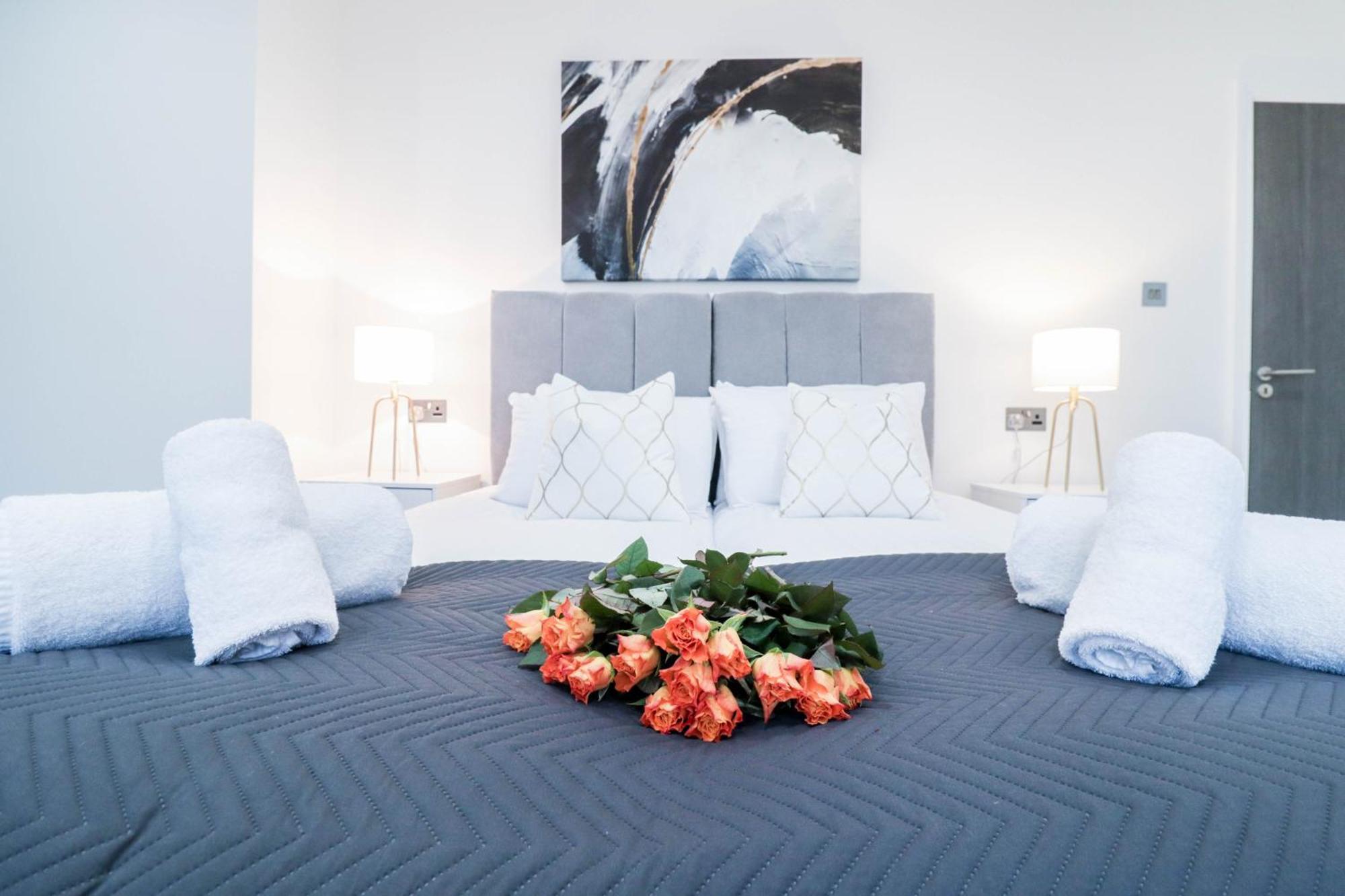 High-end Luxury - Free Parking And Wifi Included! Apartment