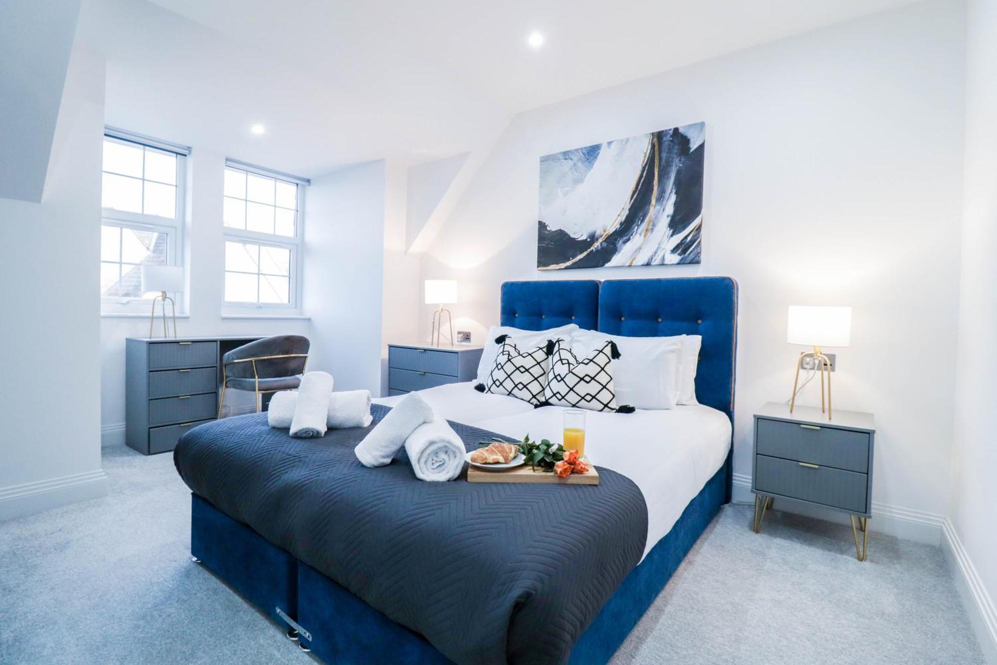High-end Luxury - Free Parking And Wifi Included! Apartment Staines-upon-Thames