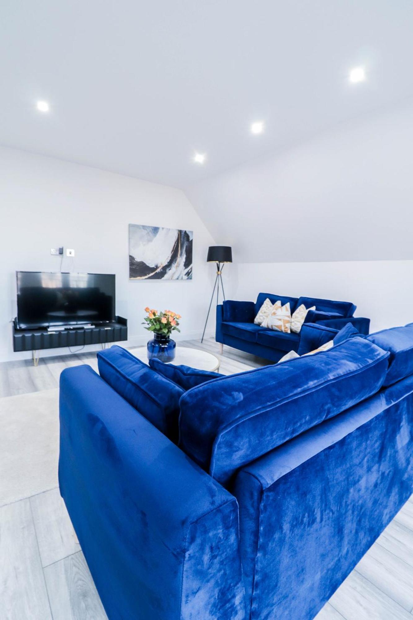 High-end Luxury - Free Parking And Wifi Included! *