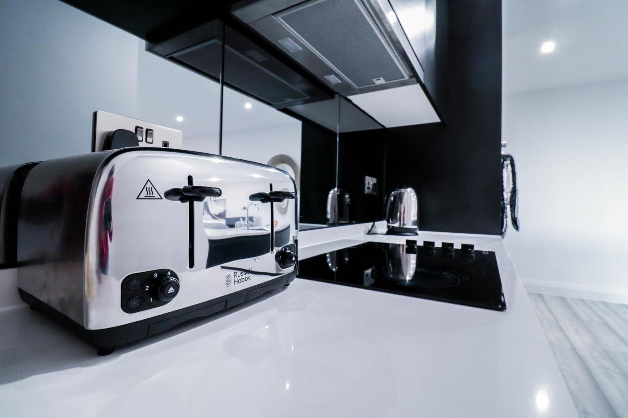 High-end Luxury - Free Parking And Wifi Included! Apartment