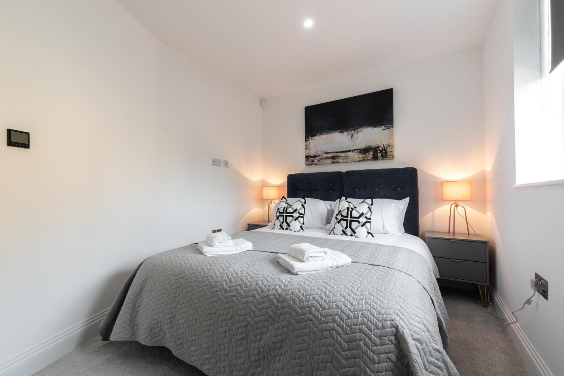 High-end Luxury - Free Parking And Wifi Included! *