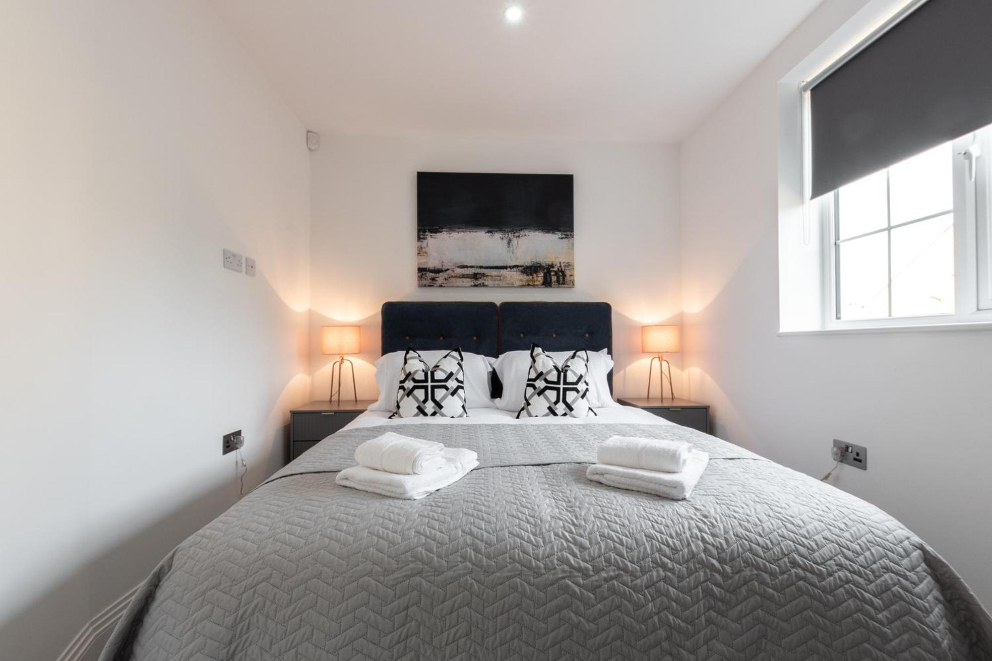 High-end Luxury - Free Parking And Wifi Included! *