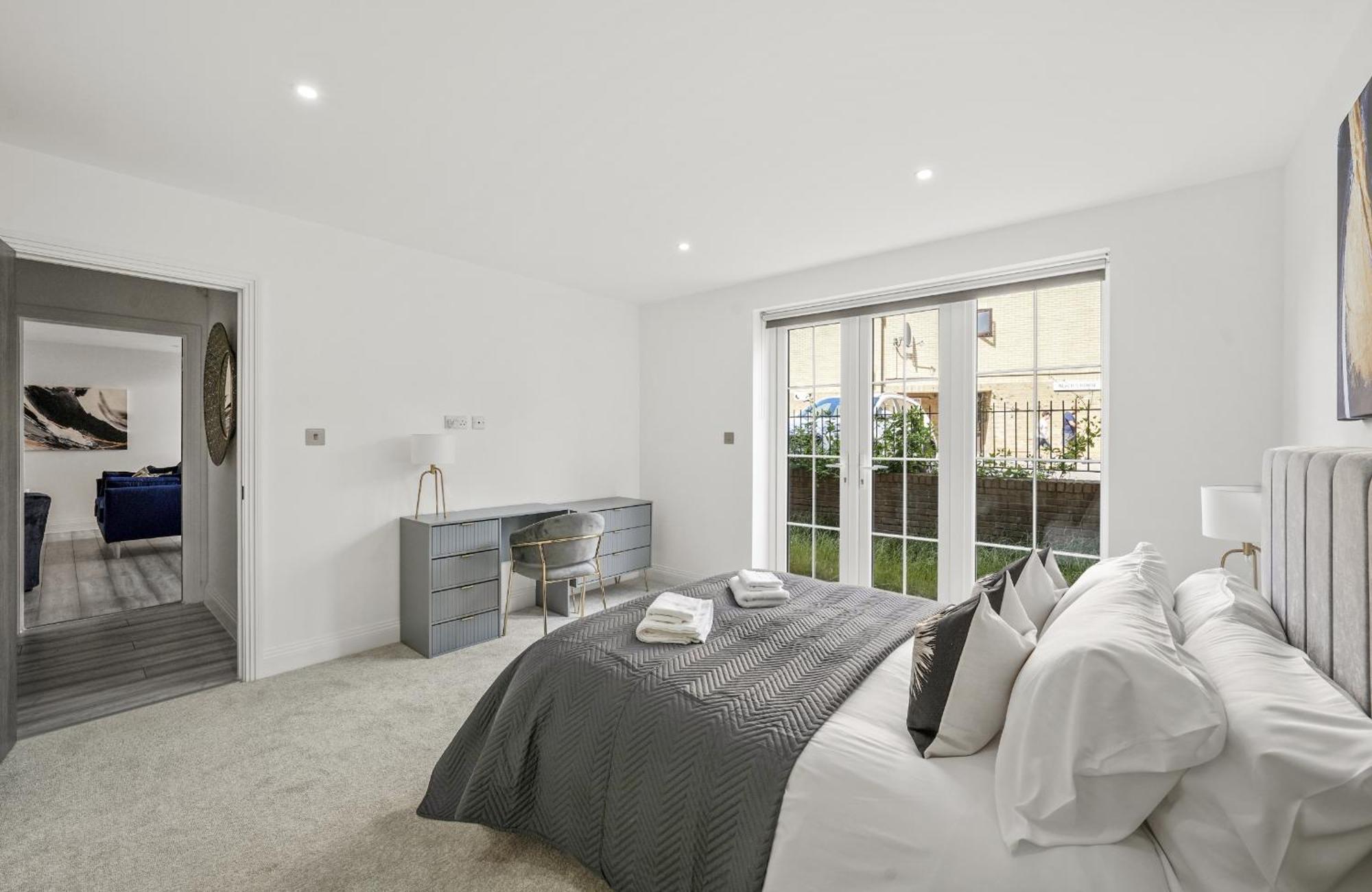 High-end Luxury - Free Parking And Wifi Included! Apartment